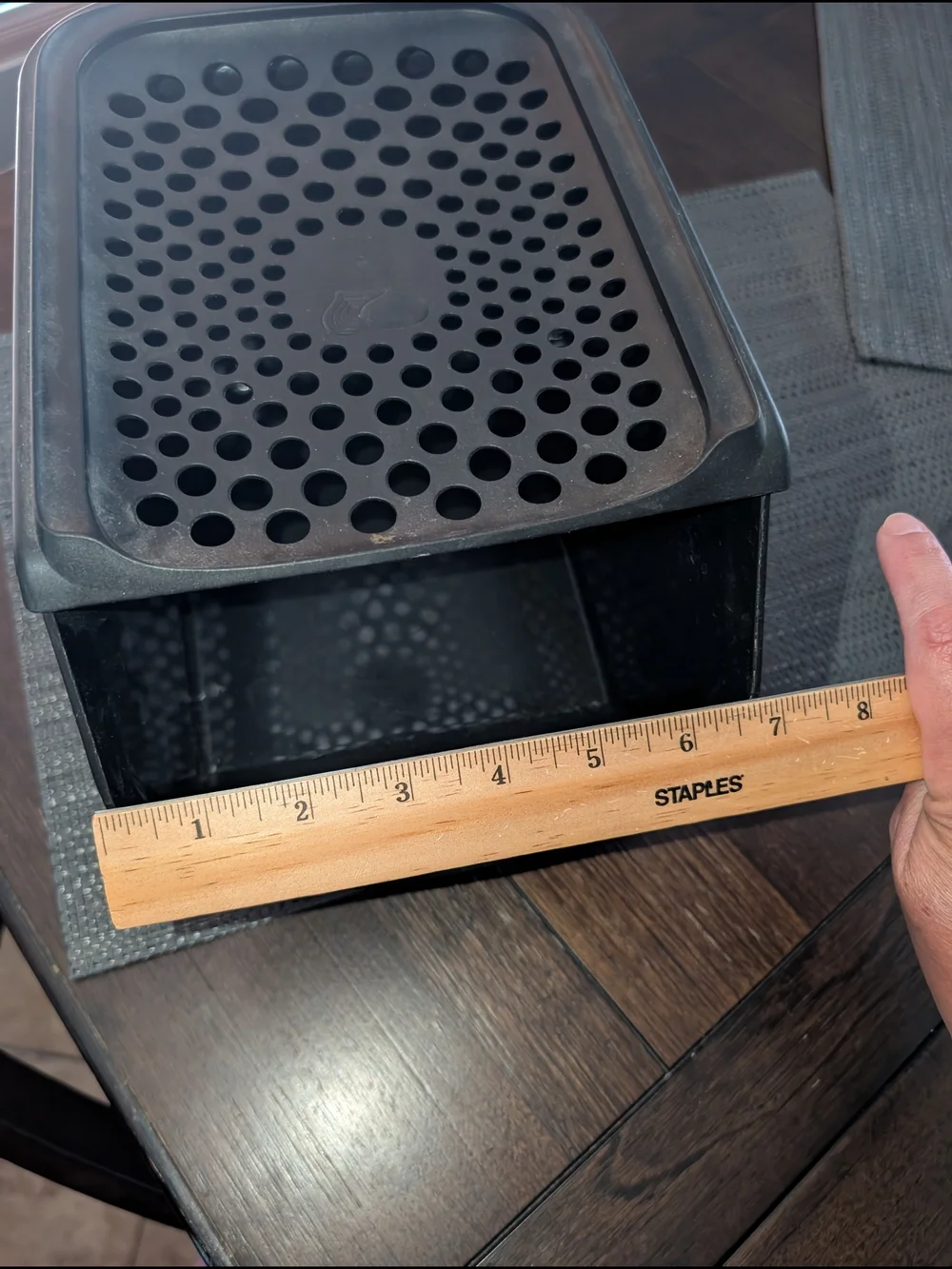 Tupperware Onion & Garlic Smart Container features a ventilated lid for air circ